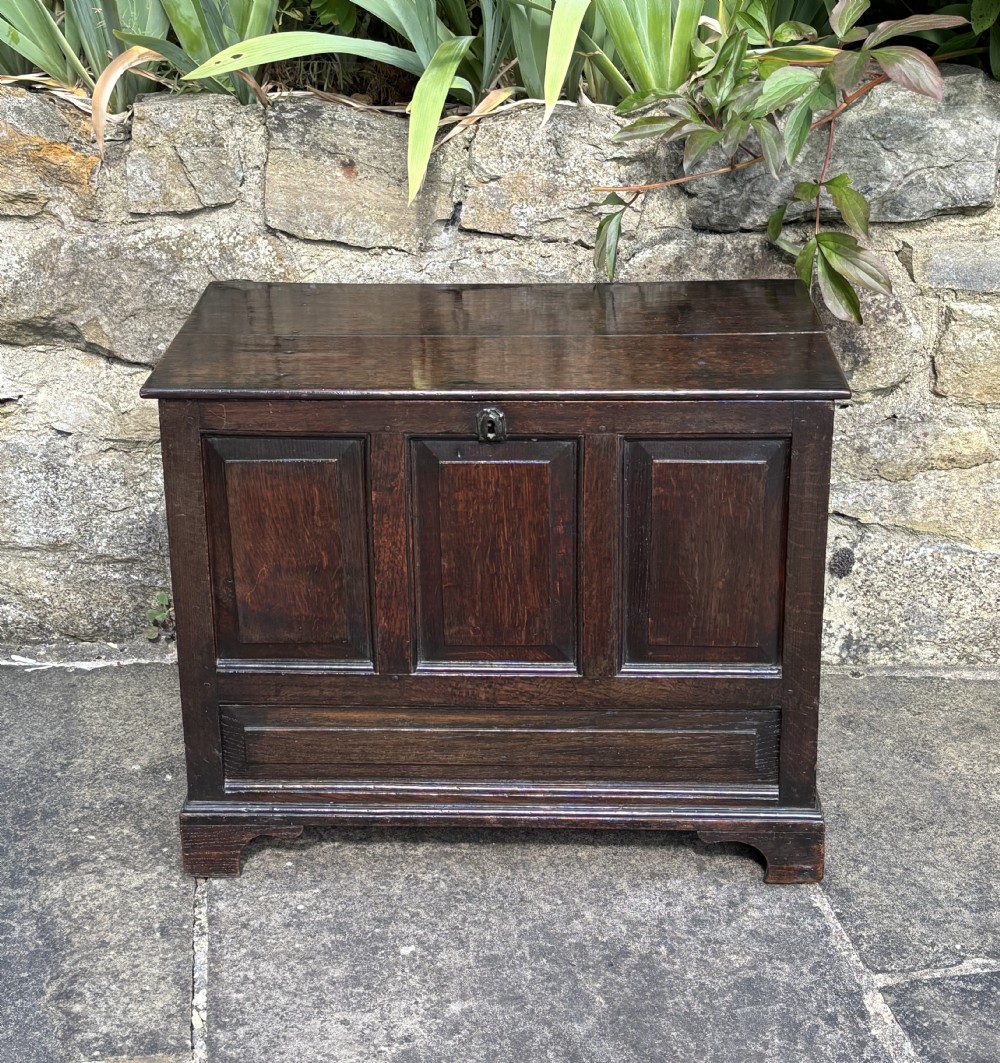 Small 18th century Welsh Oak Coffer