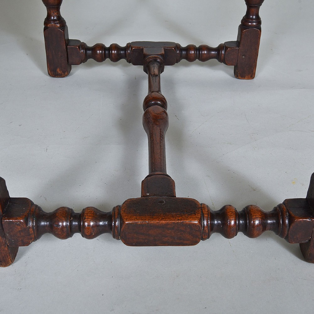 Late 17th century Oak Table View IV