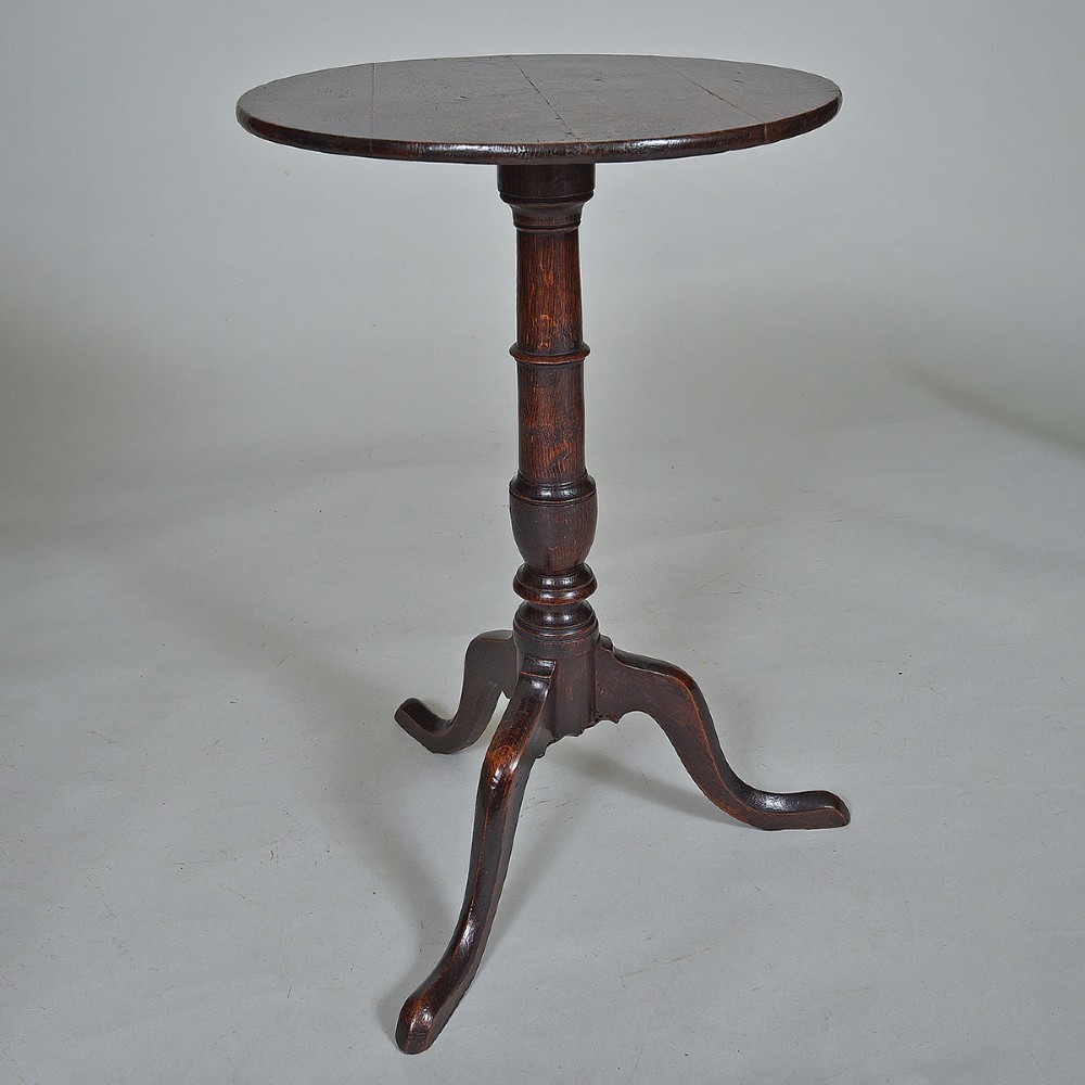 Small 18th century Oak Tripod Table
