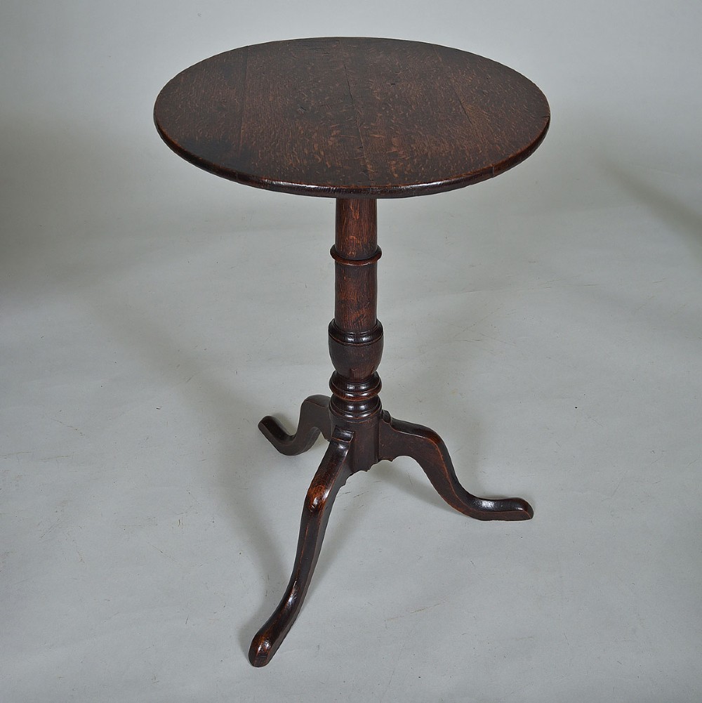 Small 18th century Oak Tripod Table View II