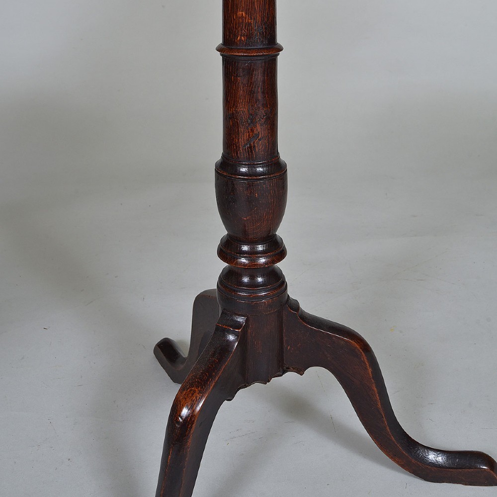 Small 18th century Oak Tripod Table View IV