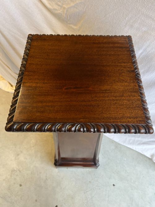MAHOGANY STAND - ADDITIONAL PHOTO 2