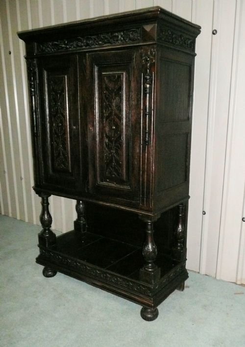 fig 1. 18th CENTURY CARVED OAK LIVERY CUPBOARD