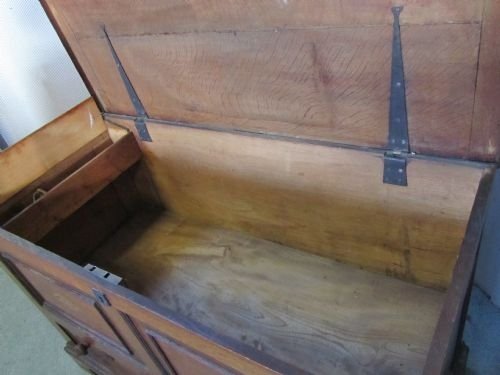 fig 2. GEORGIAN INLAID OAK AND ELM MULE CHEST COFFER