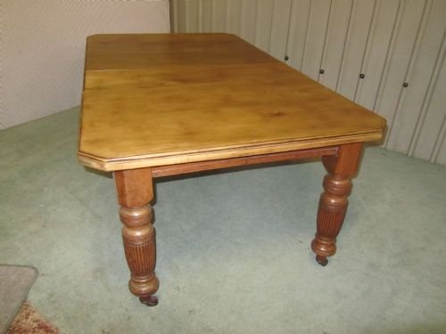 Large Victorian Externding Wind Out Dining Table