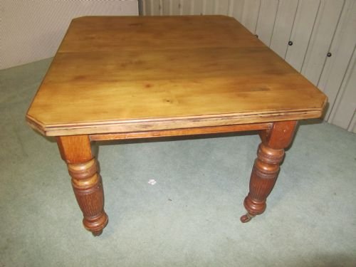 fig 2. LARGE VICTORIAN EXTERNDING WIND OUT DINING TABLE