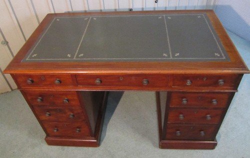 fig 1. VICTORIAN MAHOGANY PEDESTAL DESK