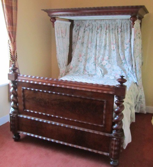 fig 1. VICTORIAN MAHOGANY HALF TESTER 5FT DOUBLE BED