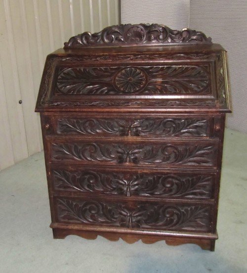 Victorian Carved Pussy Oak Bureau