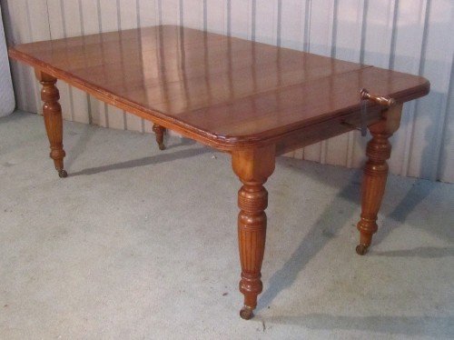 fig 1. DELIGHTFUL BLONDE MAHOGANY VICTORIAN EXTENDING DINING TABLE