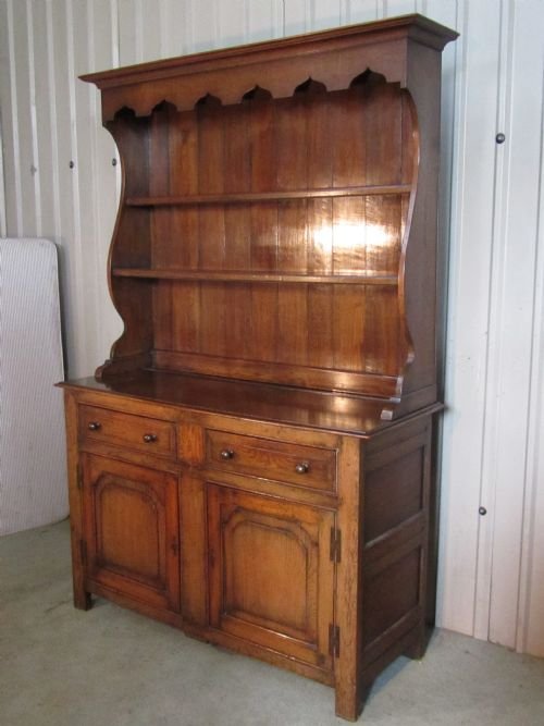 fig 1. SOLID OAK WELSH DRESSER