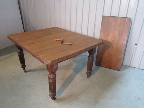 fig 1. VICTORIAN OAK WIND OUT EXTENDING DINING TABLE