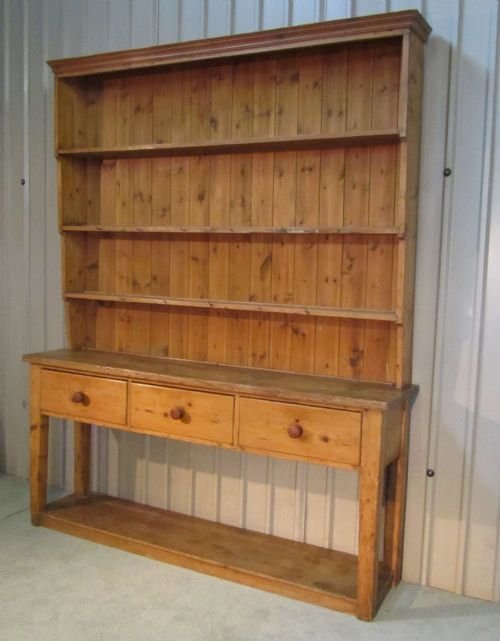 fig 1. VERY LARGE GEORGIAN POT BOARD PINE DRESSER