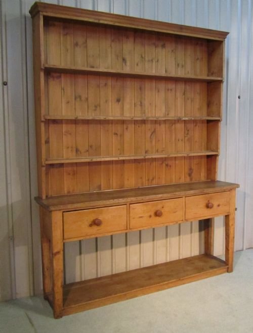 fig 2. VERY LARGE GEORGIAN POT BOARD PINE DRESSER