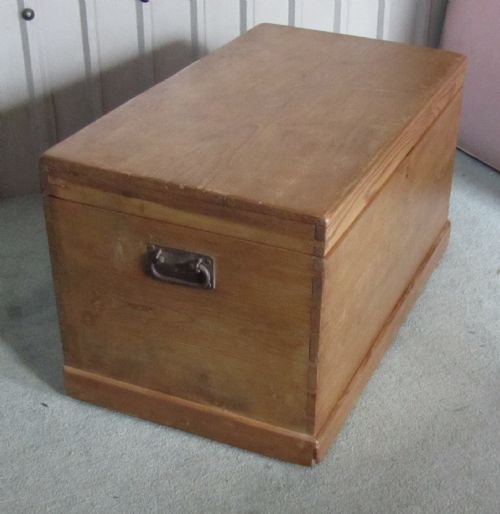 fig 2. LARGE VICTORIAN PINE BLANKET BOX CHEST COFFEE TABLE