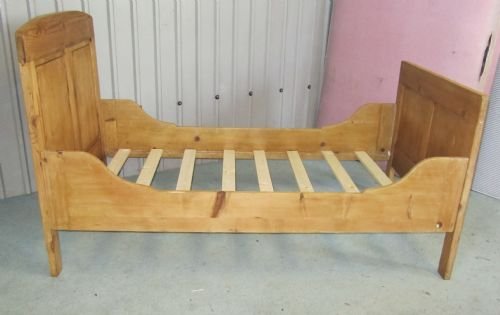 fig 1. FRENCH PINE SINGLE SLEIGH BED LIT BATEAU