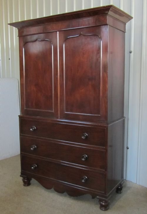 A Victorian Mahogany Linen Press.wardrobe