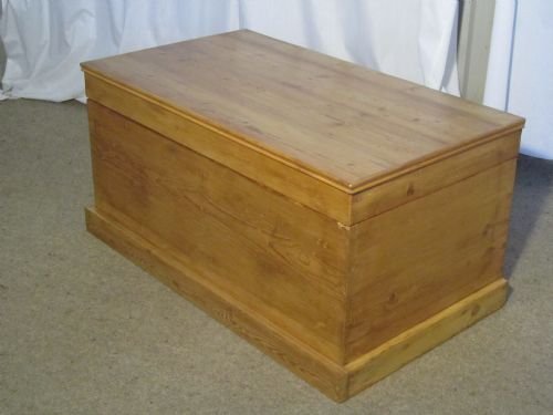 fig 1. A superb quality Large Victorian Pine Blanket box