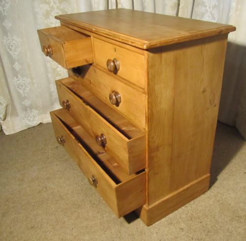 fig 2. Large Victorian Pine Chest of Drawers