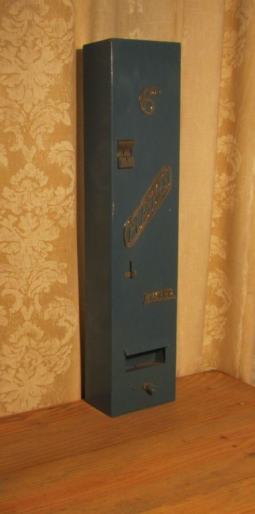 Vintage Iron Cigarette Vending Machine Players