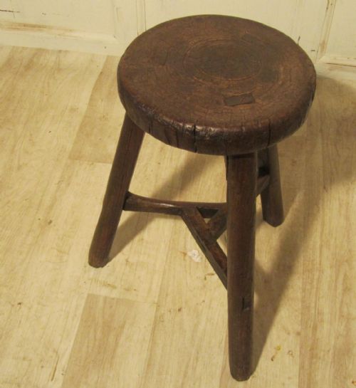 fig 1. 17th Century Elm Cricket Stool or Dairy Stool