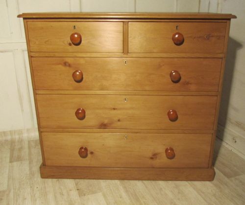 Large Victorian Pine Chest of Drawers