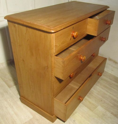 fig 1. Large Victorian Pine Chest of Drawers