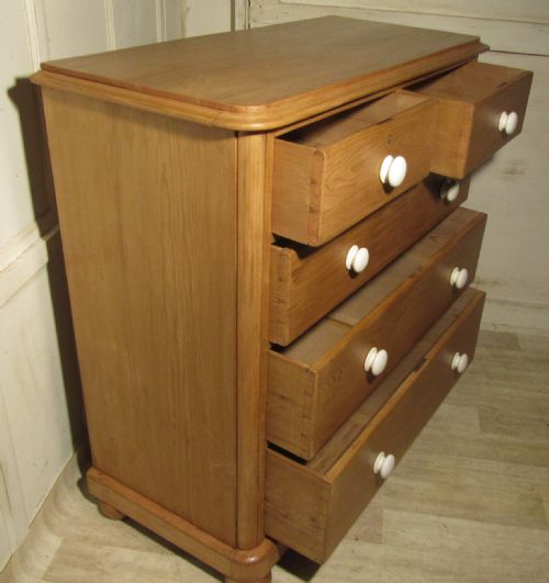 fig 2. Good Quality Large Victorian Pine Chest of Drawers