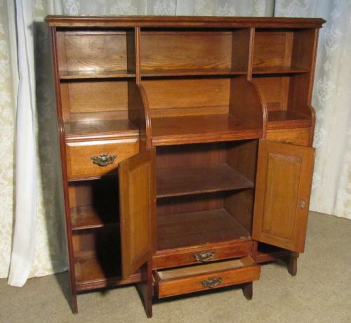 fig 2. Victorian Oak Arts & Crafts Golden Oak Bookcase