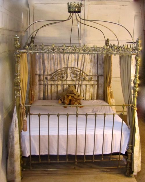 fig 1. Victorian Brass Four Poster Super Kingsize 6ft Double Bed