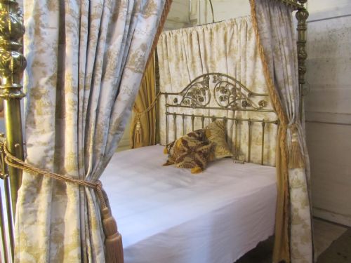 fig 3. Victorian Brass Four Poster Super Kingsize 6ft Double Bed