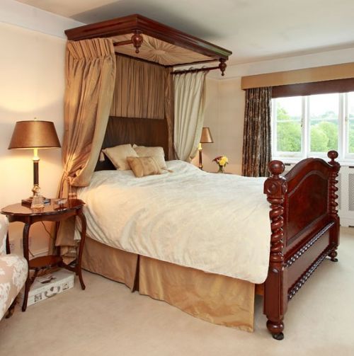 fig 2. Victorian Mahogany 5ft Half Tester Bed