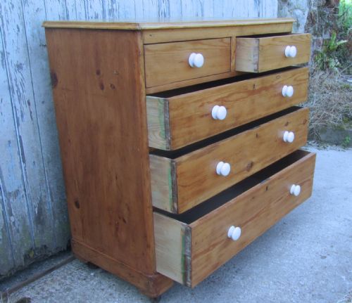 fig 3. Large Victorian Pine Chest of Drawers