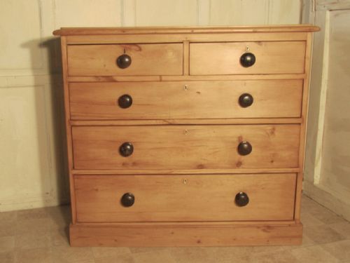 Large Victorian Pine Chest of Drawers