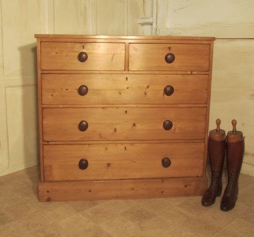 Large Victorian Pine Chest of Drawers