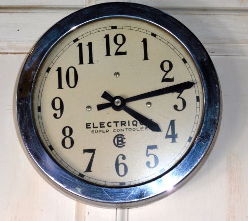 French Art Deco Electrique Super Contrôlée Industrial Wall Clock