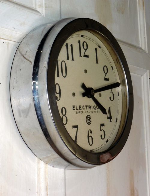 fig 1. French Art Deco ELECTRIQUE Super Contrôlée Industrial Wall Clock