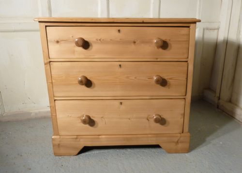 A  Dainty Victorian Stripped Pine Chest of Drawers