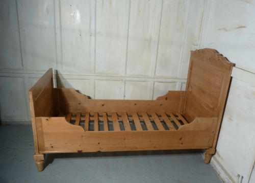 fig 1. French Pine Single Sleigh Bed Lit Bateau