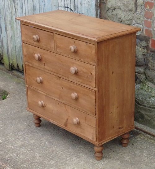 fig 1. A Large Victorian Pine chest of drawers