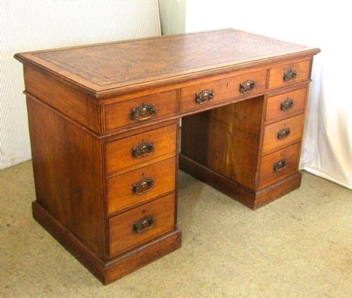 fig 1. A Victorian Arts & Crafts Golden Oak Pedestal or Knee Hole Desk