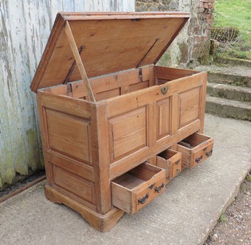 fig 1. A Large Georgian 3 Drawer Pine Mule Chest.