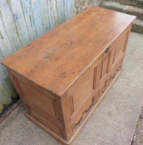 fig 2. A Large Georgian 3 Drawer Pine Mule Chest.