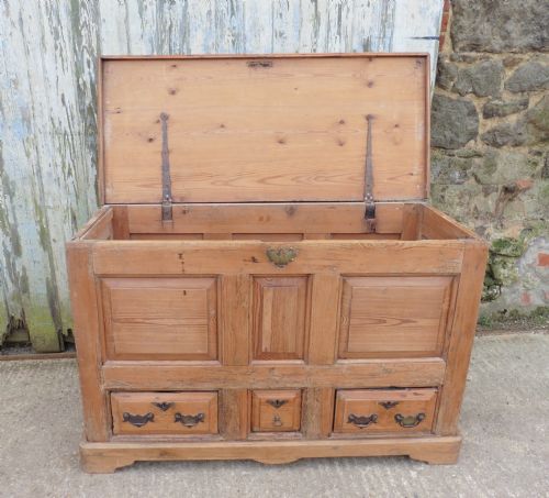 fig 3. A Large Georgian 3 Drawer Pine Mule Chest.