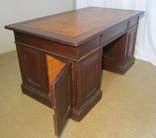 fig 2. Large French Arts and Crafts Oak Pedestal Desk