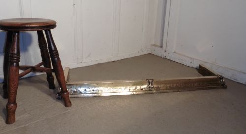 Attractive Victorian Art Nouveau Brass Fender