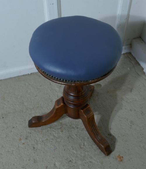 fig 1. An Elegant Victorian Walnut Swivel Piano Stool 