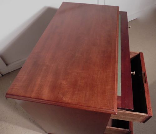 fig 1. Small Georgian Mahogany Chest of Drawers, Batchelor’s Chest with Brushing Slide