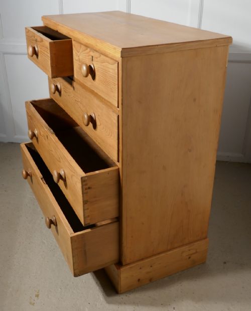 fig 1. Large Victorian Pine Chest of Drawers
