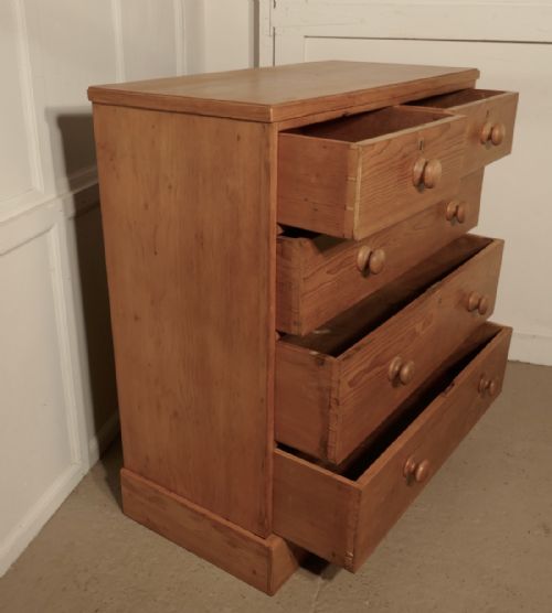 fig 3. Large Victorian Pine Chest of Drawers